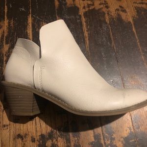 Women’s ankle booties